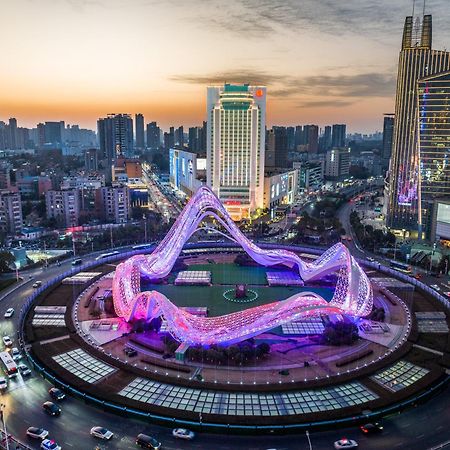 Ramada Plaza Optics Valley Hotel Wuhan Extérieur photo