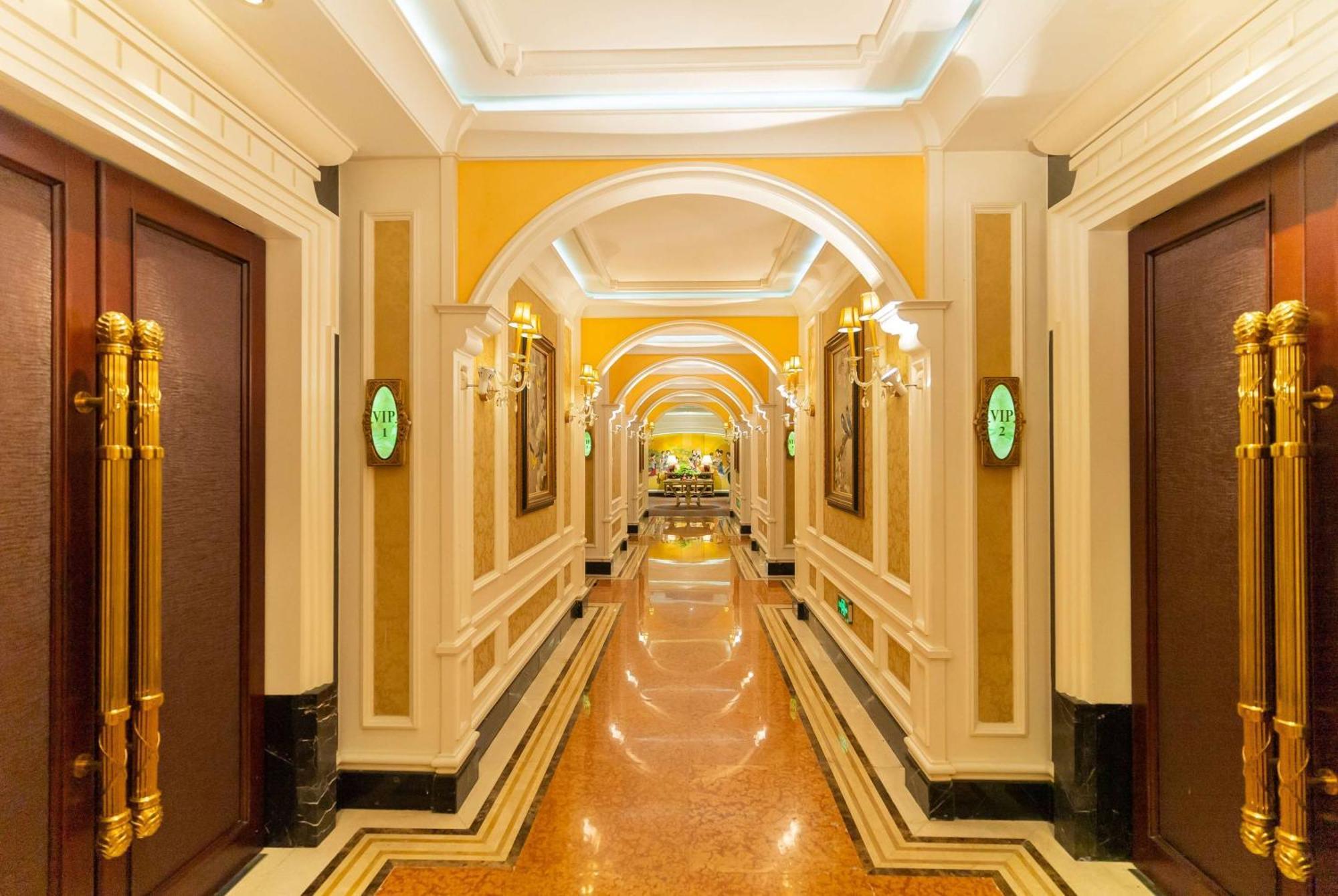Ramada Plaza Optics Valley Hotel Wuhan Extérieur photo