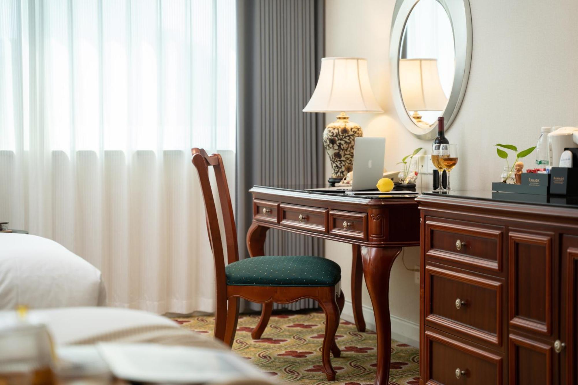 Ramada Plaza Optics Valley Hotel Wuhan Extérieur photo
