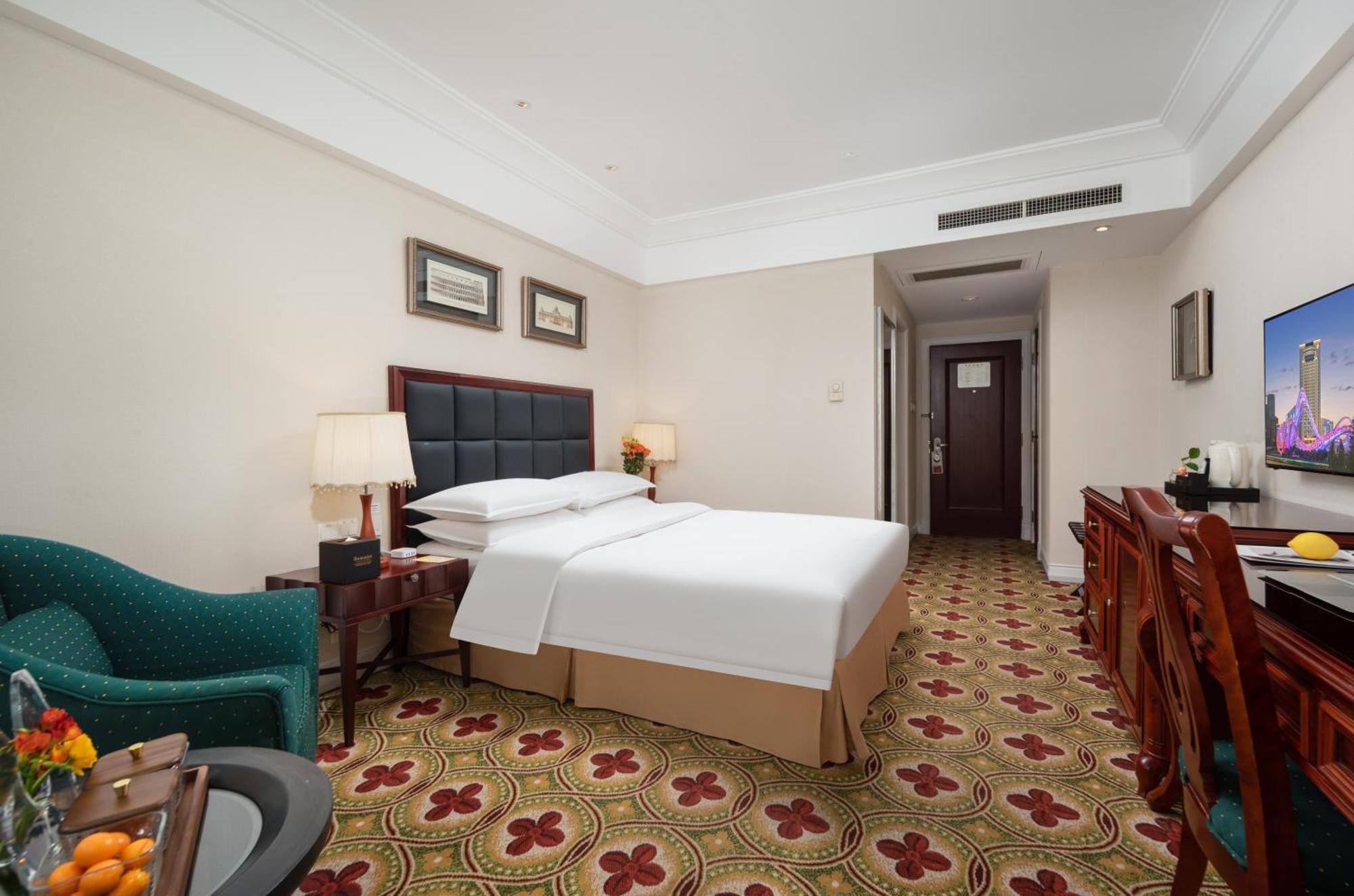 Ramada Plaza Optics Valley Hotel Wuhan Extérieur photo