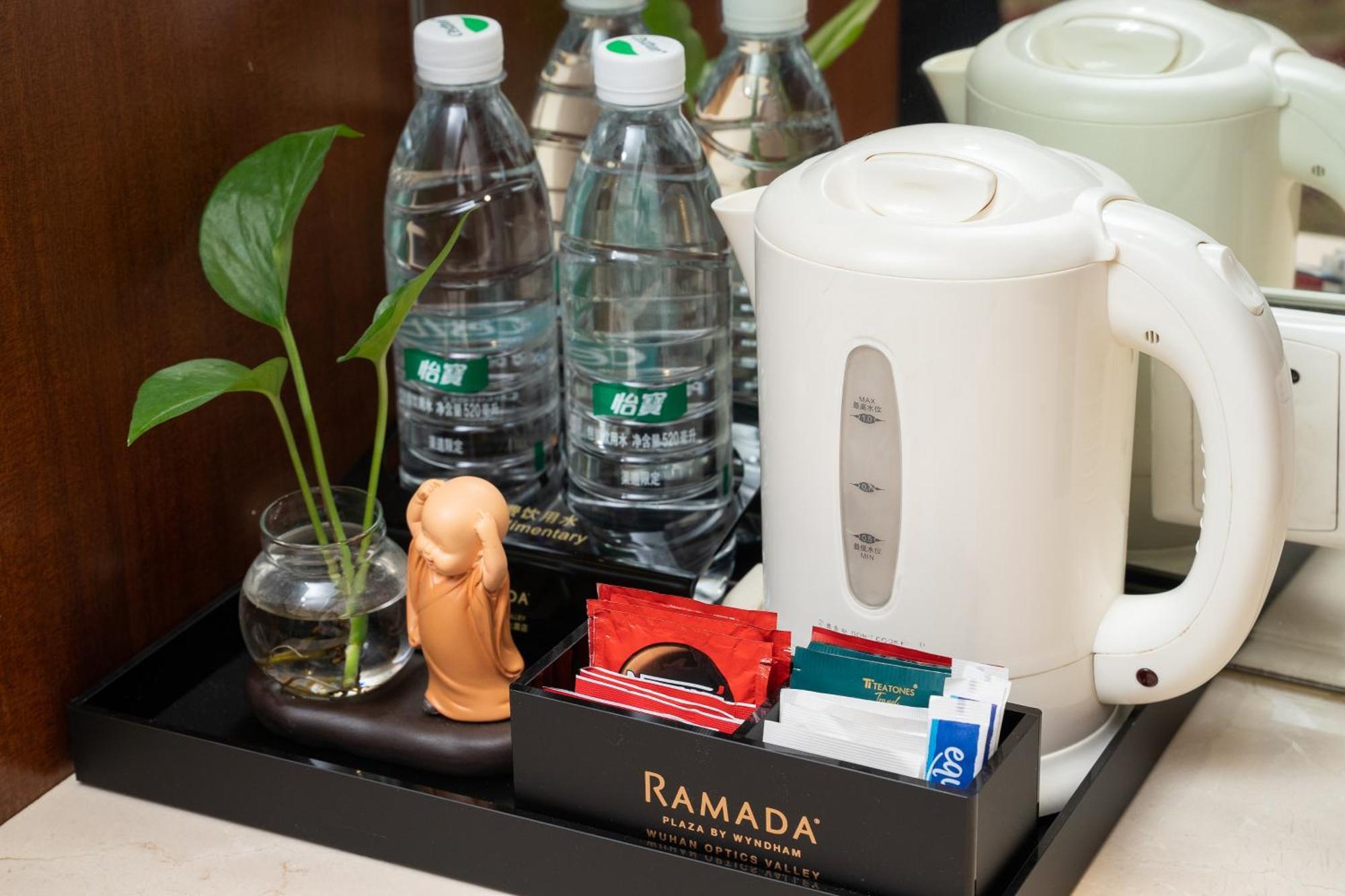 Ramada Plaza Optics Valley Hotel Wuhan Extérieur photo