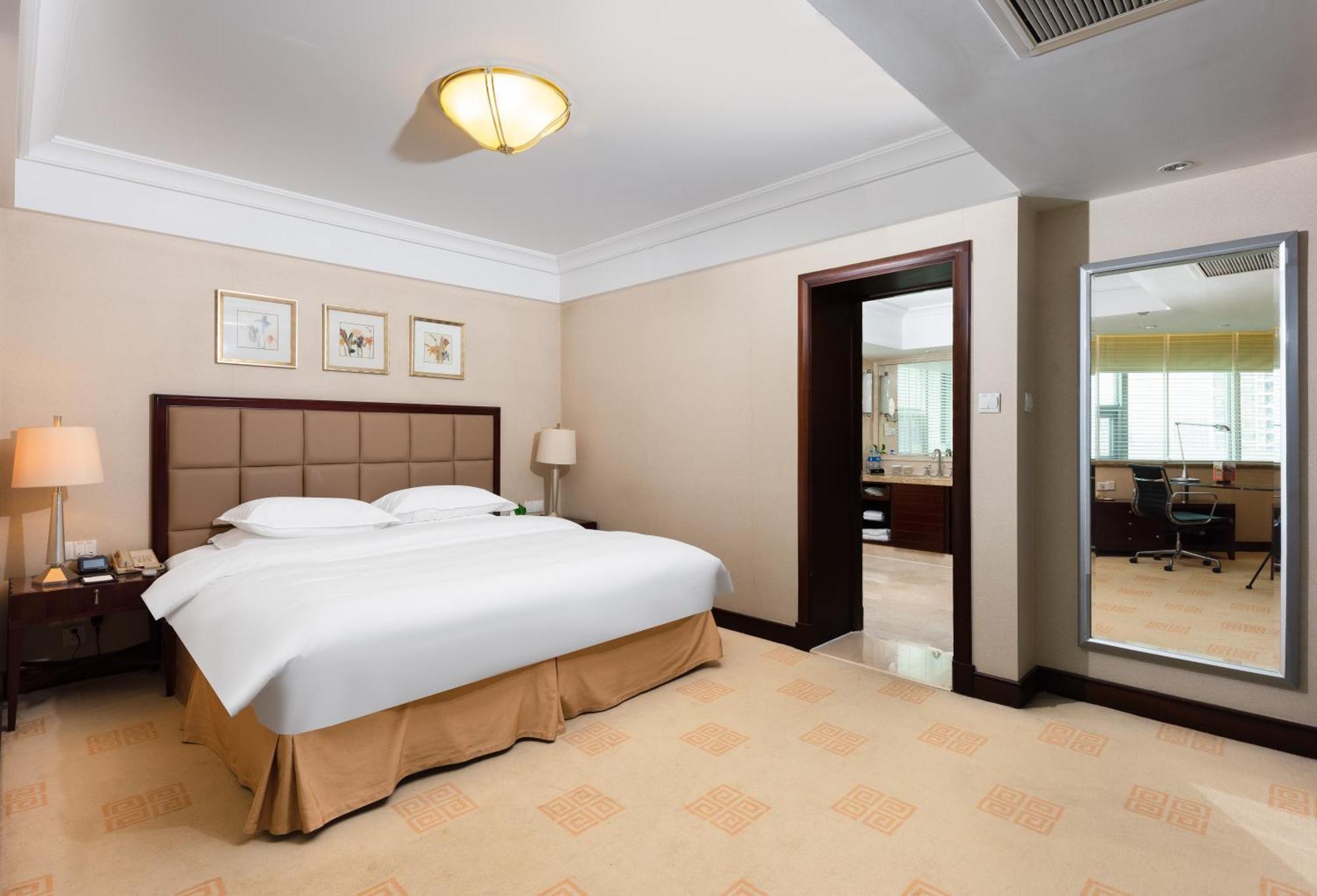 Ramada Plaza Optics Valley Hotel Wuhan Extérieur photo