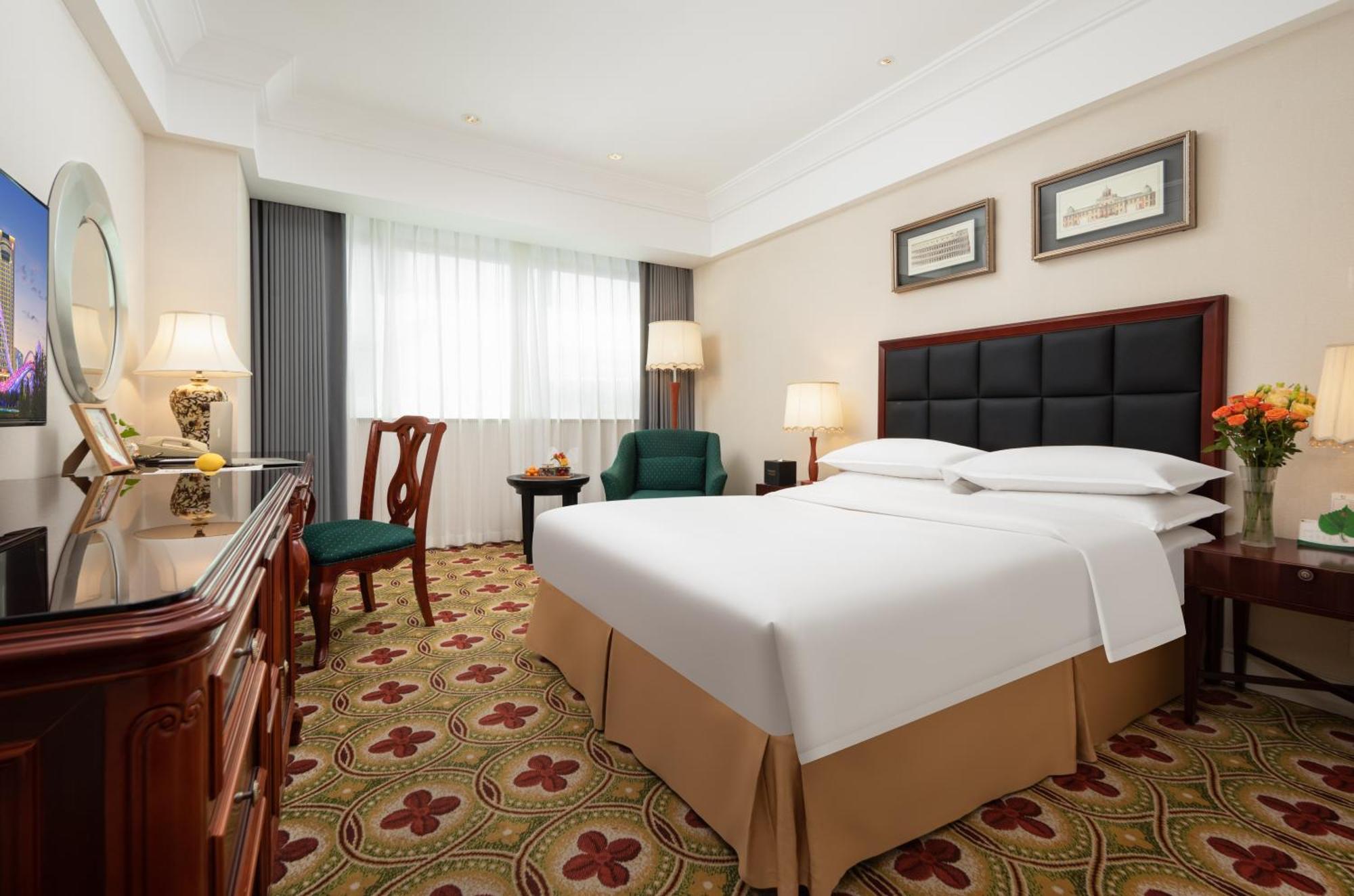 Ramada Plaza Optics Valley Hotel Wuhan Extérieur photo