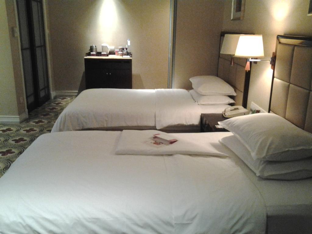 Ramada Plaza Optics Valley Hotel Wuhan Extérieur photo